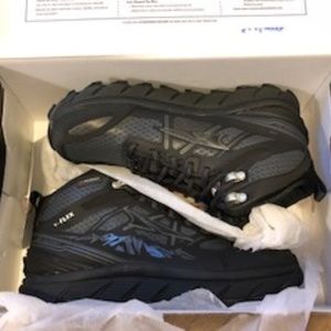 Altra Lone Peak 3.0 Mid, size 7 black